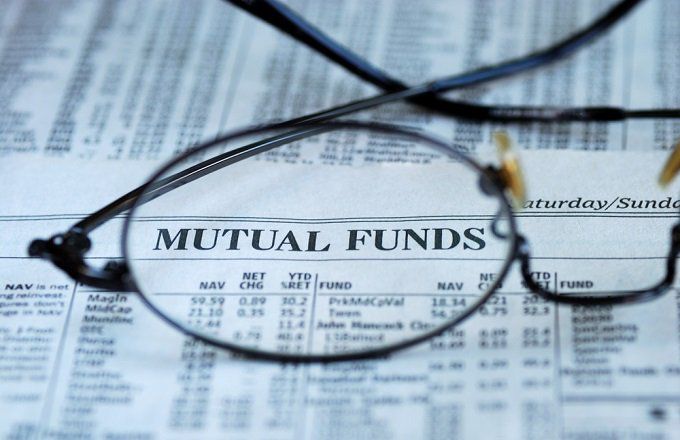 How much should a beginner invest in mutual funds?